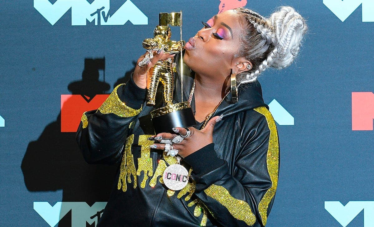 Portrait of Missy winning VMA aware