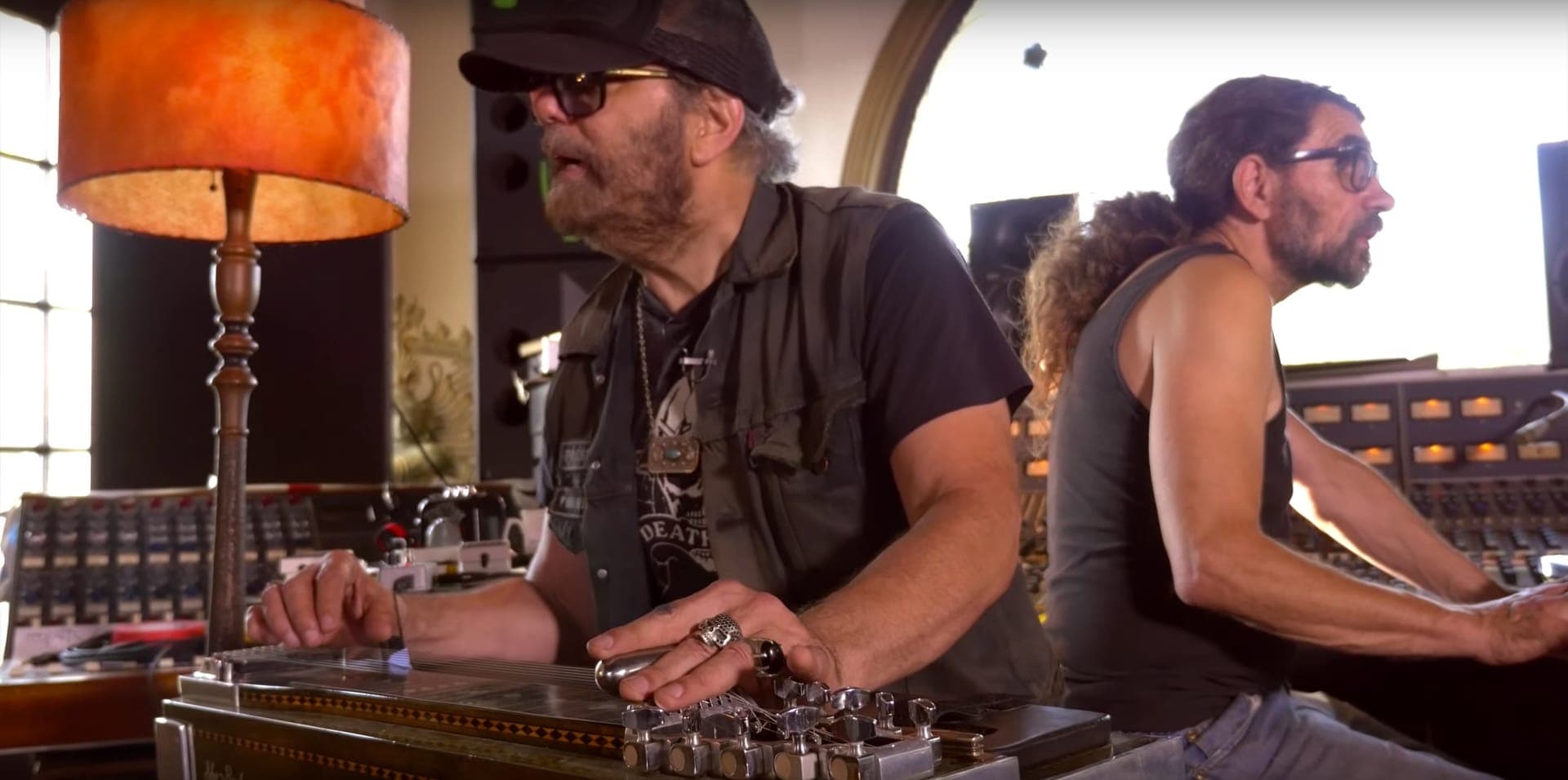 FACT visits legendary producer Daniel Lanois at home for an intimate performance – In The Studio