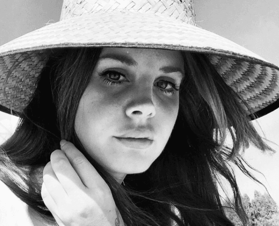 Lana Del Rey pays tribute to Leonard Cohen: “I never got to tell you how much you changed me”