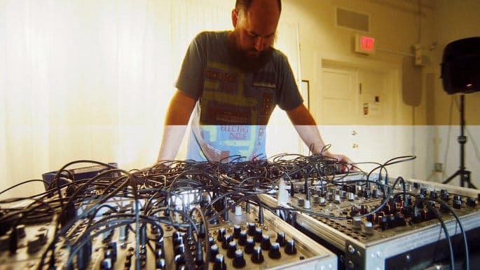 Keith Fullerton Whitman releases split LP with experimental artist Floris Vanhoof