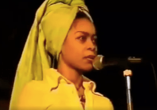 Watch Erykah Badu’s first open mic performance from 1995