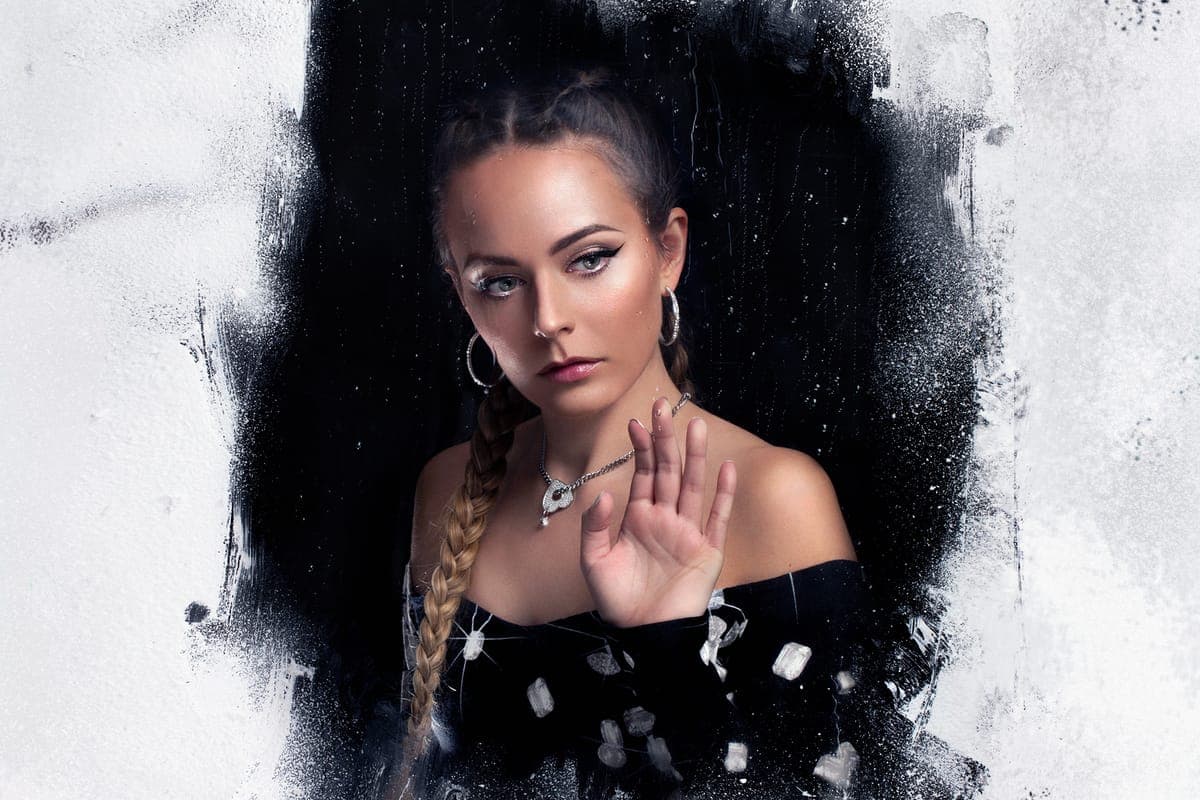 Hannah Diamond crafts the “ultimate emo HD power ballad” with ‘True’