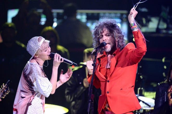 Miley Cyrus and The Flaming Lips to play naked concert