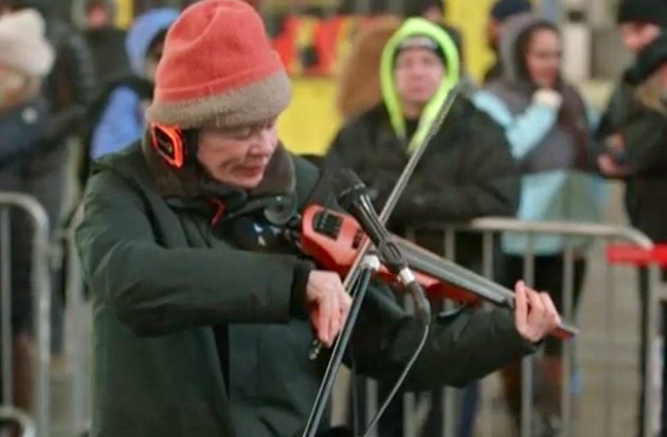 Watch Laurie Anderson perform a concert for dogs in New York