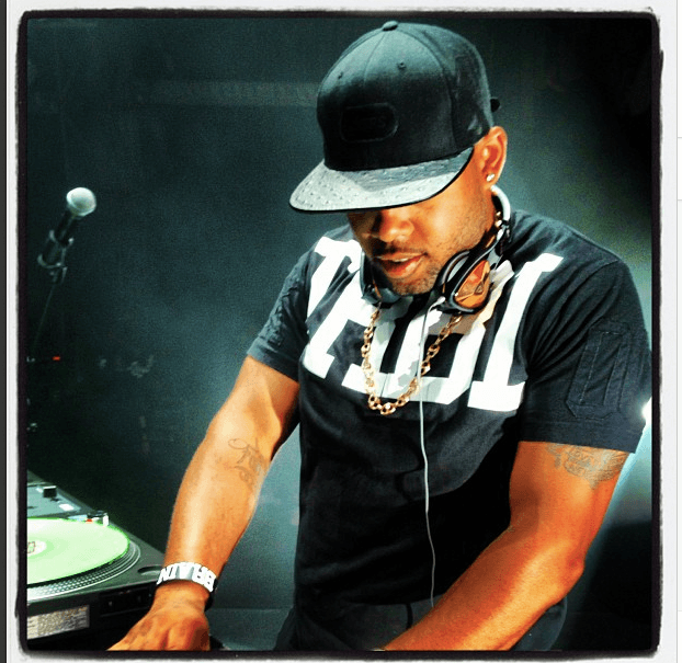 Watch Jam Master Jay's son TJ Mizell do a live turntable routine to bemused commuters on the New York subway