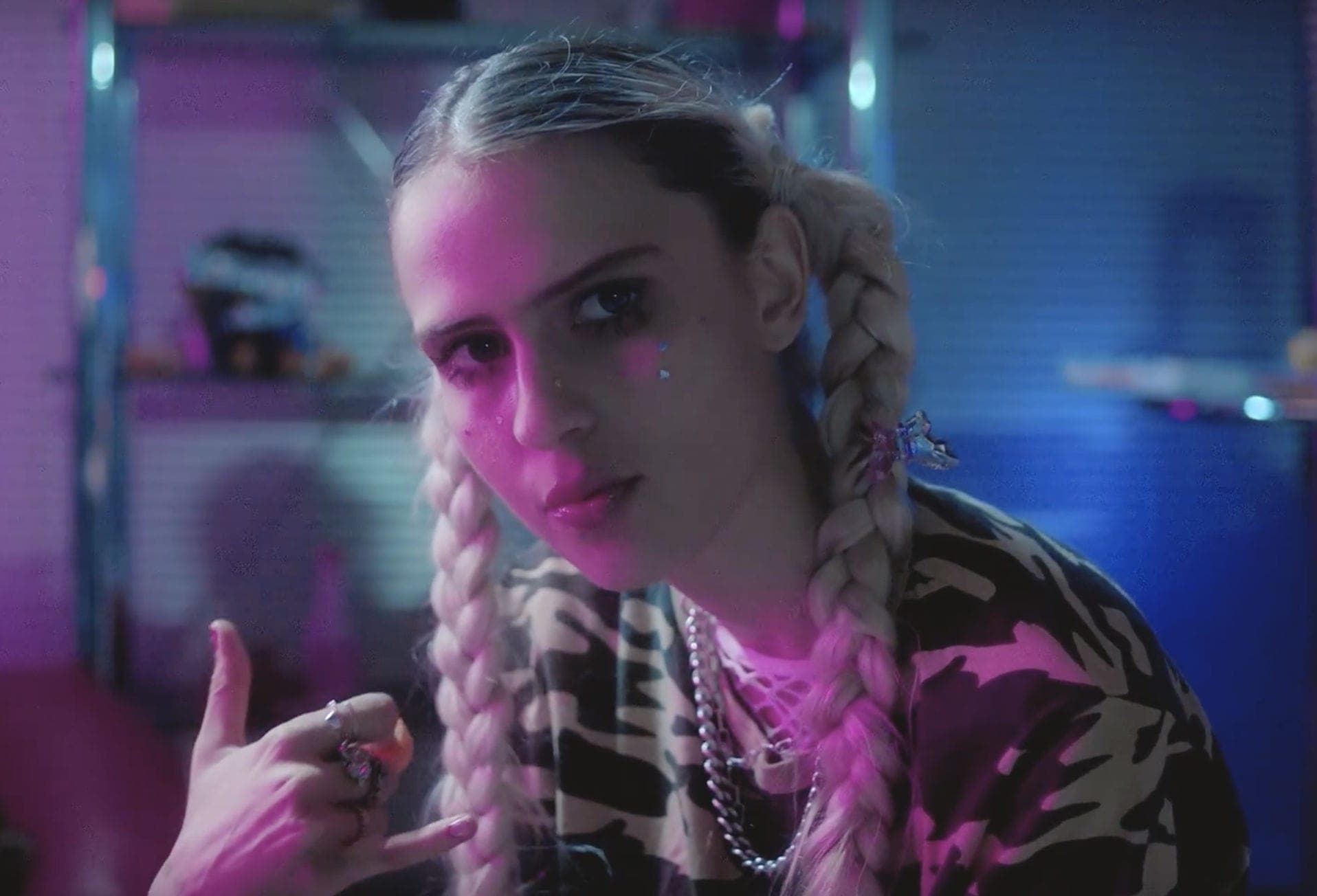 Watch Banoffee’s neon-bathed video for eerie electro-pop anthem ‘Ripe’