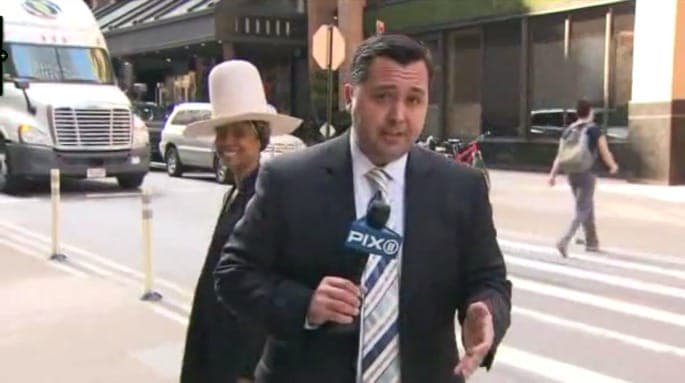 Watch Erykah Badu gatecrash a live news broadcast, be a brilliant nuisance
