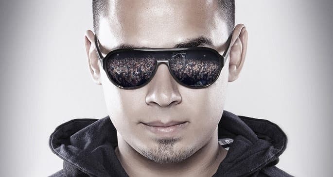 Afrojack posts a video response to Eminem's 'who?' dig, with Snoop Dogg's help
