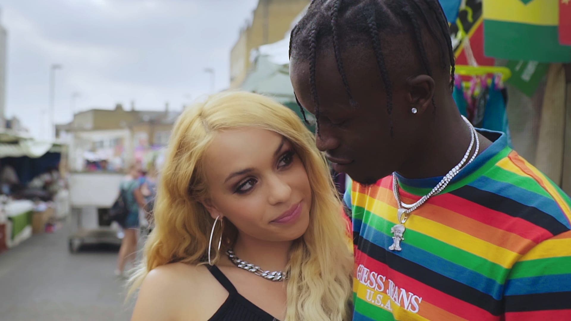 Bad Gyal embarks on a London summer romance in ‘Mas Raro’ video