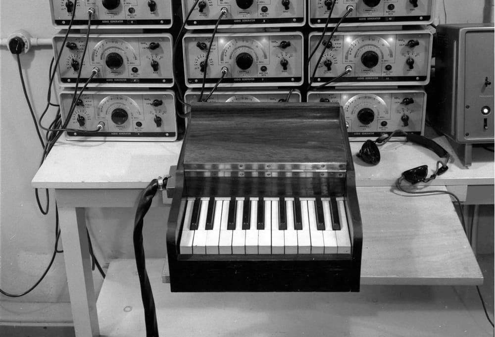 BBC offers 16,000 samples for free download from its sound archive