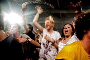 sonar.2010.review.crowd222