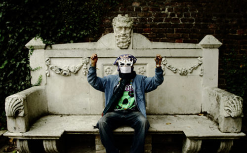 Rising UK hip-hop oddball Onoe Caponoe blasts off with ‘mothershipdippin’