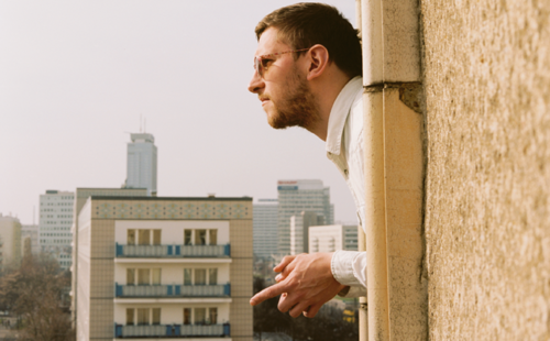 PAN’s resident Casio whizz Heatsick takes a trip in ‘No Fixed Address’ video