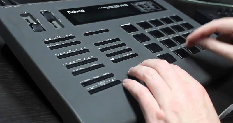 roland-r-8-0311