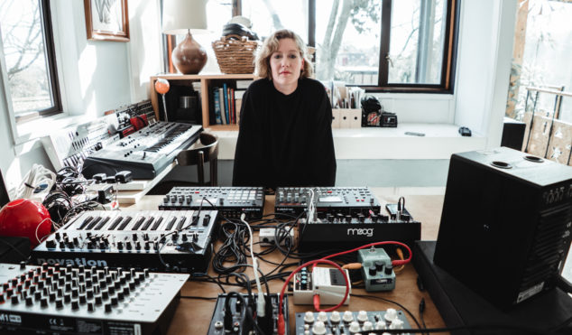 Karen Gwyer – Against The Clock