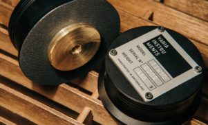 Varia Instruments shows its new handcrafted TTW10 turntable weight