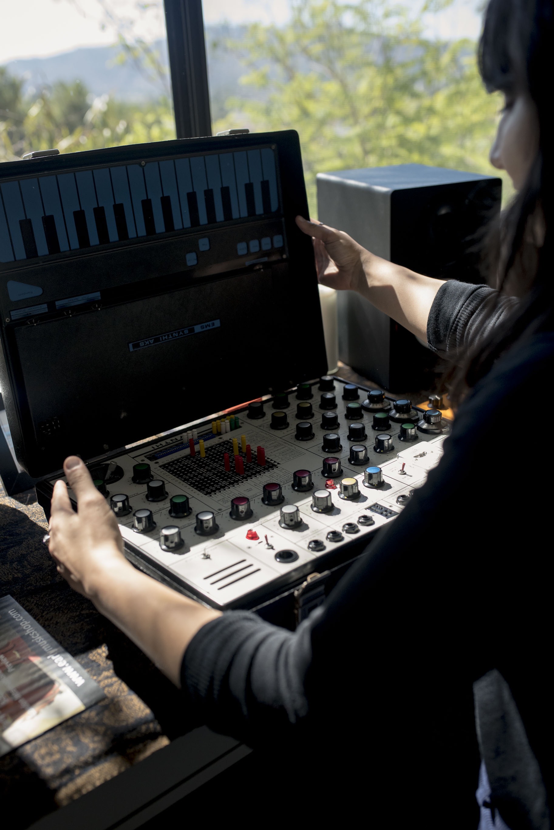 Sarah Davachi Signal Path