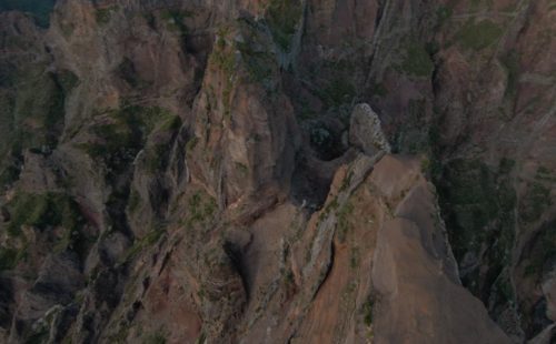Paraadiso take a stroboscopic drone trip in Unisono